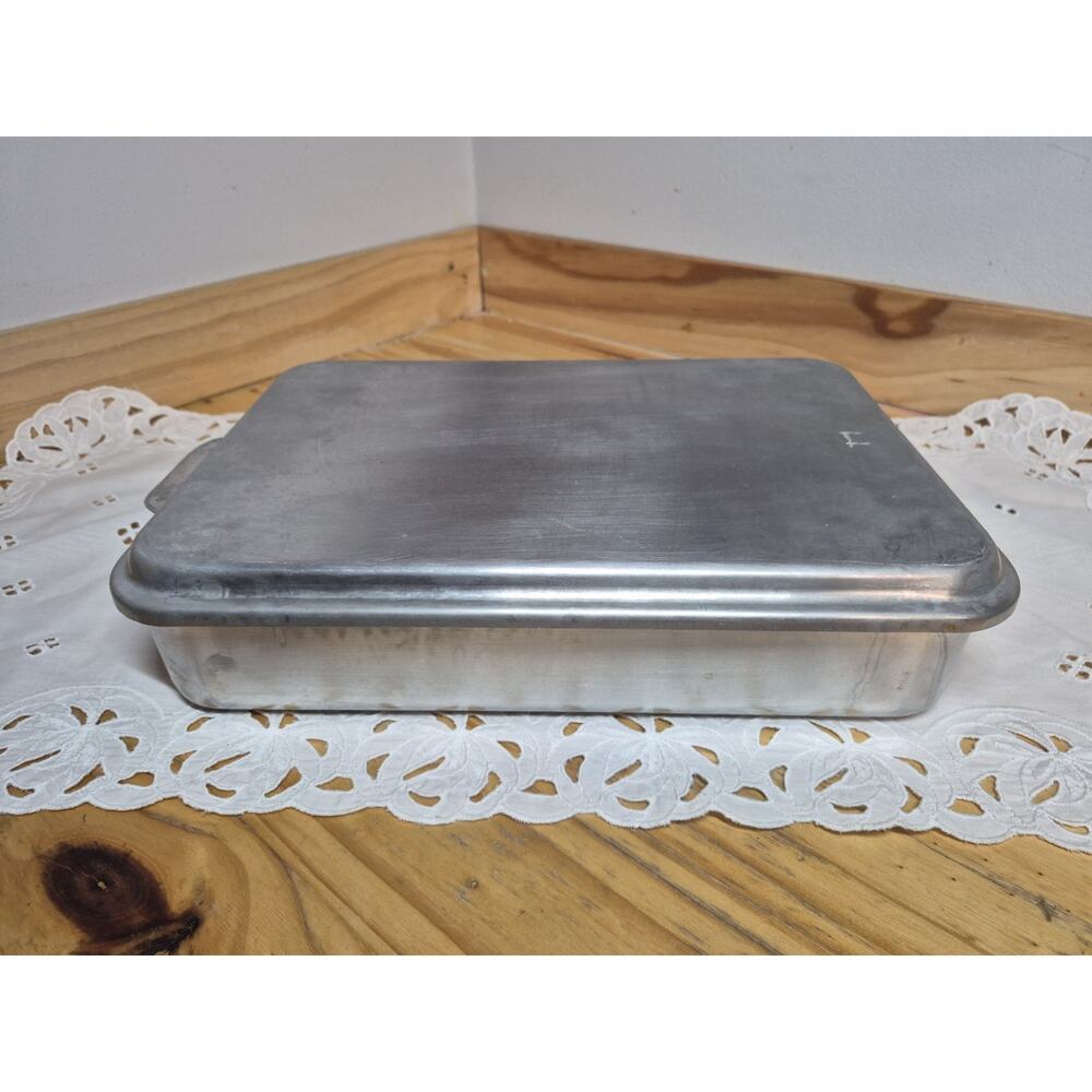 Vintage Mirro Aluminum 9”x13” Baking Cake Pan with Snap-on Lid